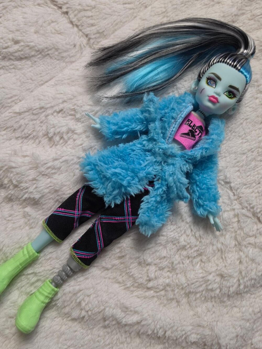2023 Monster High Frankie Stein Creepover Party Fashion Doll G3 Mattel